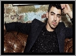 Kanapa, Joe Jonas, Marynarka